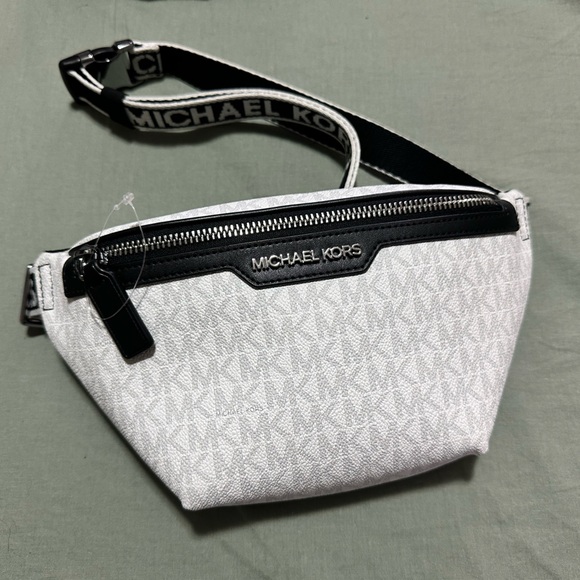 Michael Kors Beltbag - Picture 5 of 5